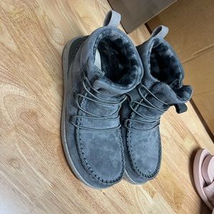 Womens Hey Dude Boots size 9